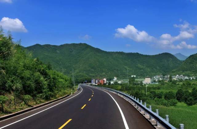 中央定调：2023年农村公路改善陆续有“五方面推动”村村涉及