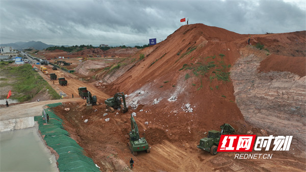 2023年度全国公路交通军地联合应急演练在湖南娄底举办