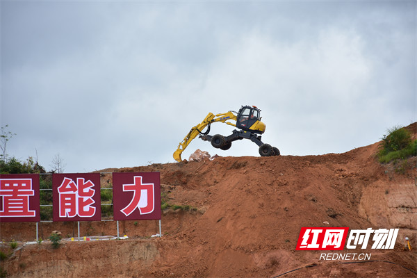 2023年度全国公路交通军地联合应急演练在湖南娄底举办(图4)