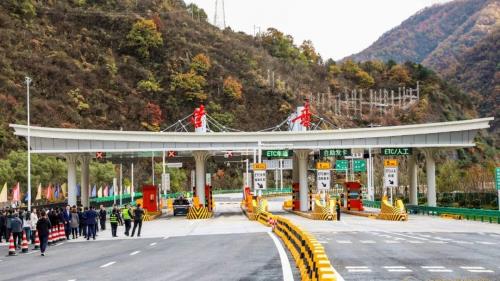 全国首例整路段投入使用！麒麟操作系统助力高速公路国产收费系统稳定运行(图2)