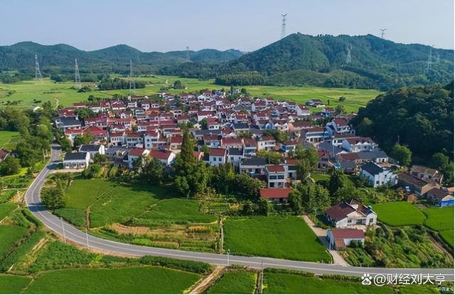 回顾中央确定建设工程：2023年起农村全面推进5大工程村村都有