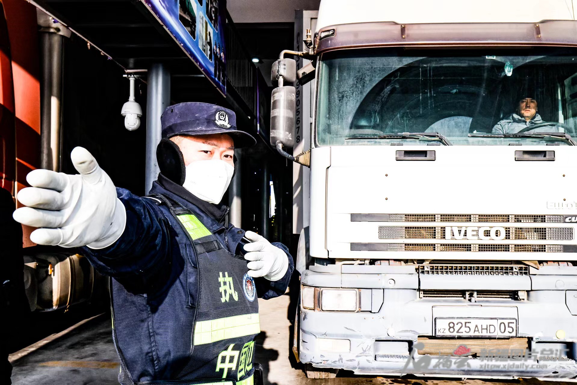 阿拉山口公路口岸通关过货量双破纪录