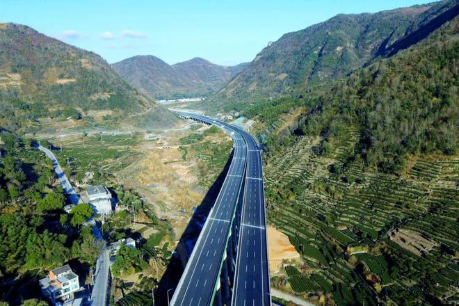 五子登科！中铁十七局再获全国公路建设最高奖(图2)