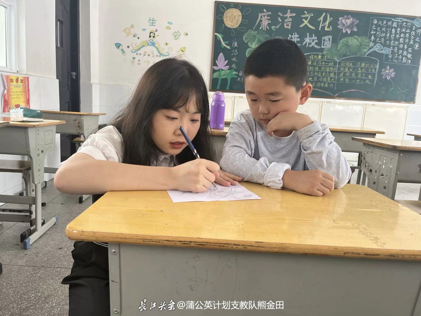 把论文写在祖国大地上！长江头条《全国大学生暑期社会实践报告（2023年）》发布(图11)