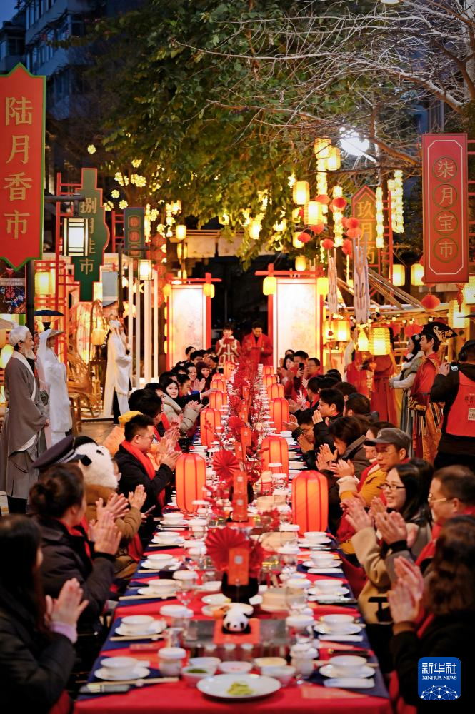 成都：宽窄巷子里的“年夜饭”(图3)