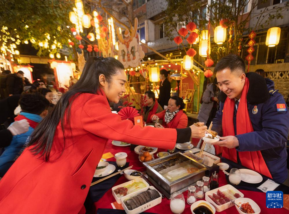 成都：宽窄巷子里的“年夜饭”(图5)