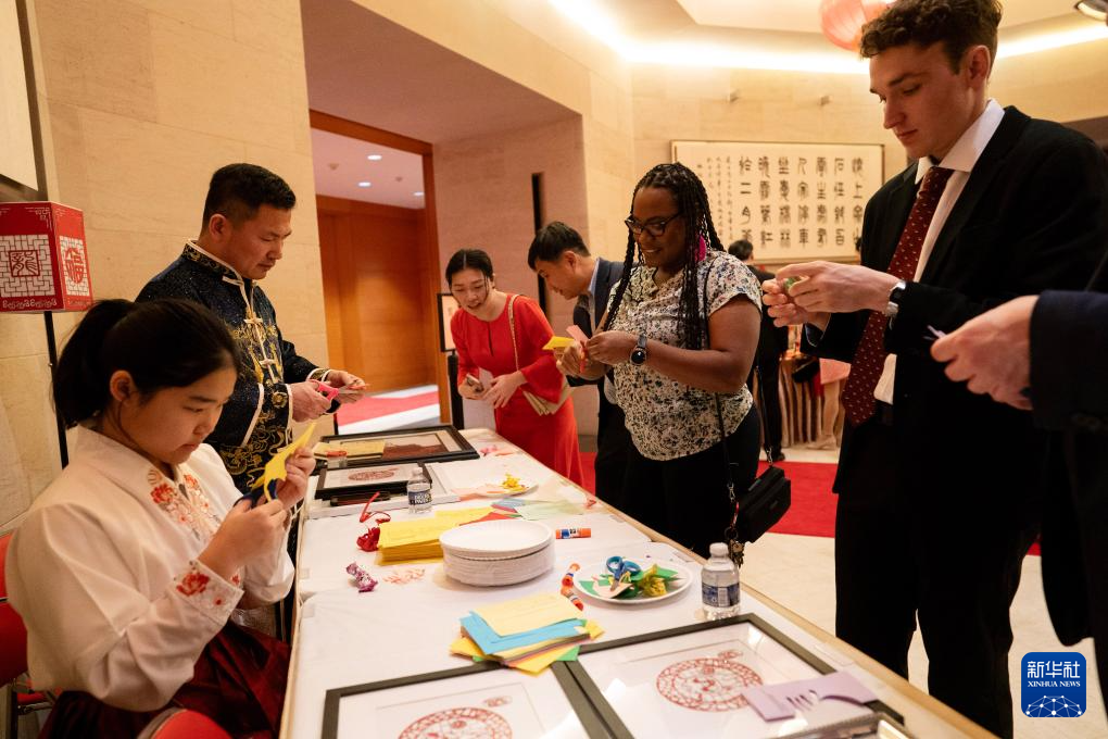 综合消息｜温暖迎春 全球共庆中国年——龙年春节庆祝活动在多国举行(图7)