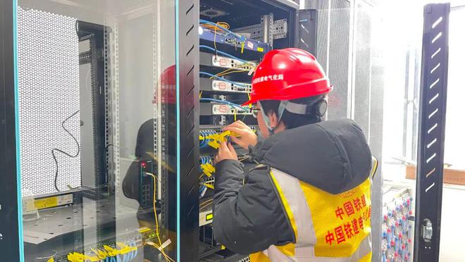梁开高速公路建设者的执着坚守