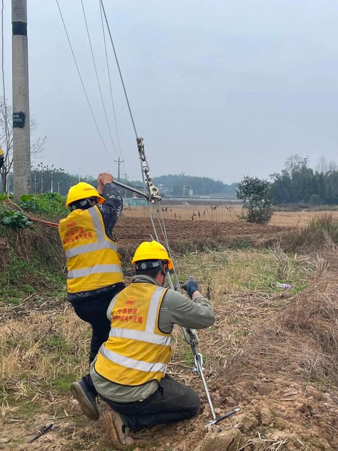 梁开高速公路建设者的执着坚守(图2)