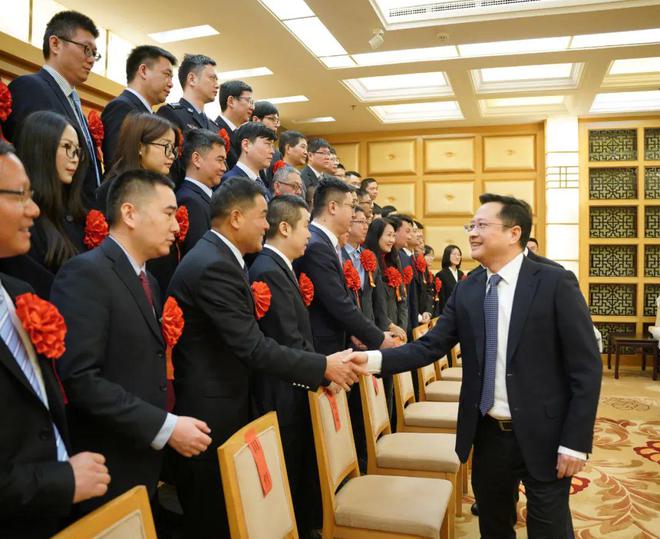 奉贤区召开2023年度城市建设高峰杯暨重大工程立功竞赛表彰大会